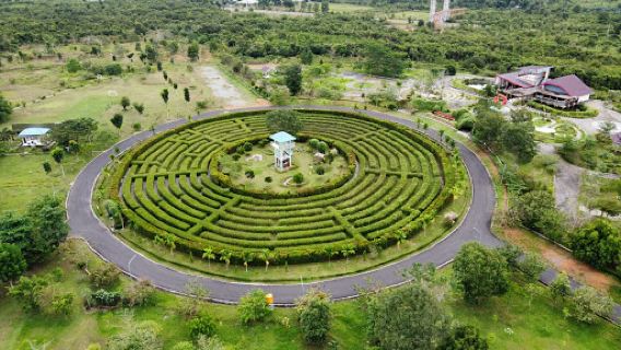 Taman Labirin Banua (Kebun Raya Banua)