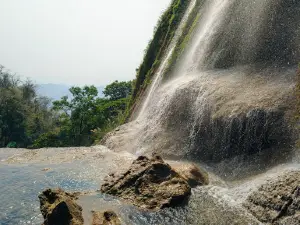 Bant Bwe Kyin Waterfall View Point