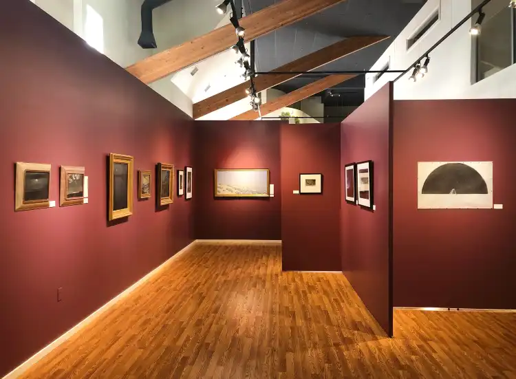 Hotel dekat Wildling Art Museum