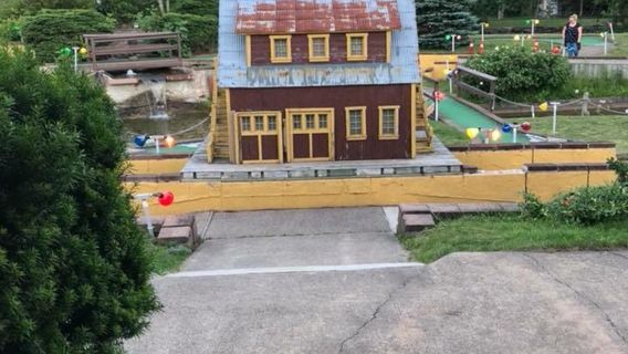 Sunrise Mountain Mini Golf