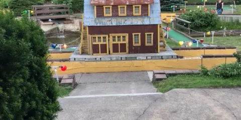 Sunrise Mountain Mini Golf