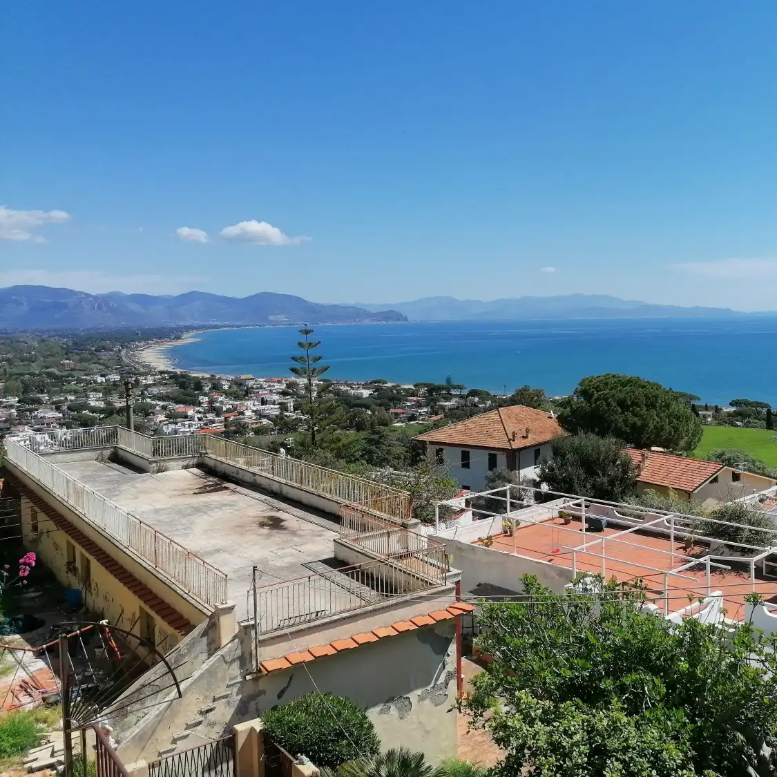 Hotels near Tiki Bar