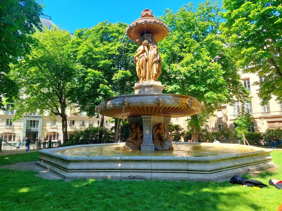 Hotels near Square Louvois