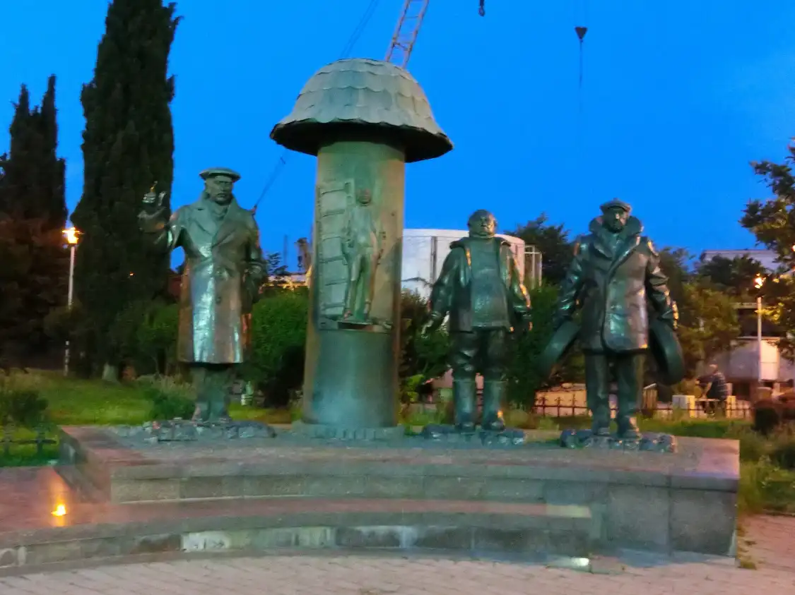 Monument to Characters of Movie Mimino周辺のホテル