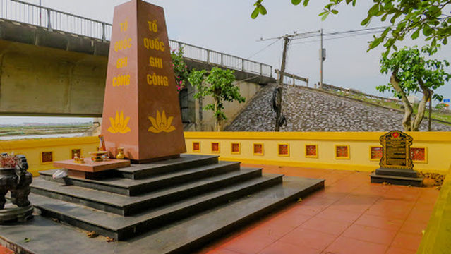 Tượng đài chiến thắng sông Gianh