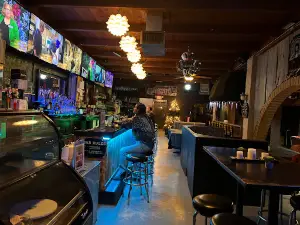 EL GROTTO
