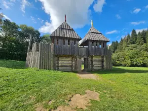 Заповідник Tустань
