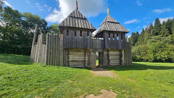 Заповідник Tустань