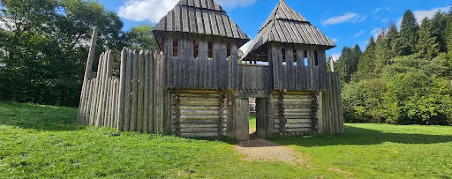 Заповідник Tустань