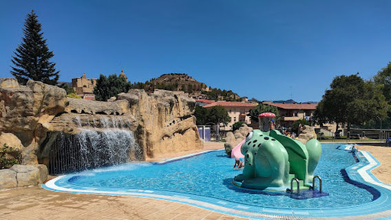 Bastidako igerilekuak