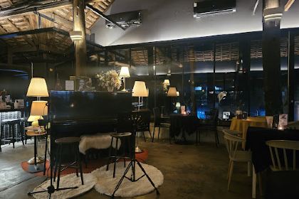 Moment's Notice Jazz Club