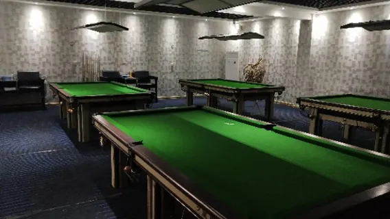 qiao shi tai qiu ( yin dou shang ye guang chang dian )