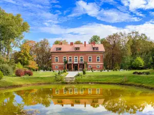 Dautarai Manor
