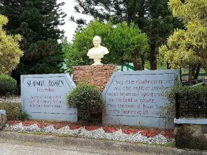 Пинк Систерс Конвент энд Чапел