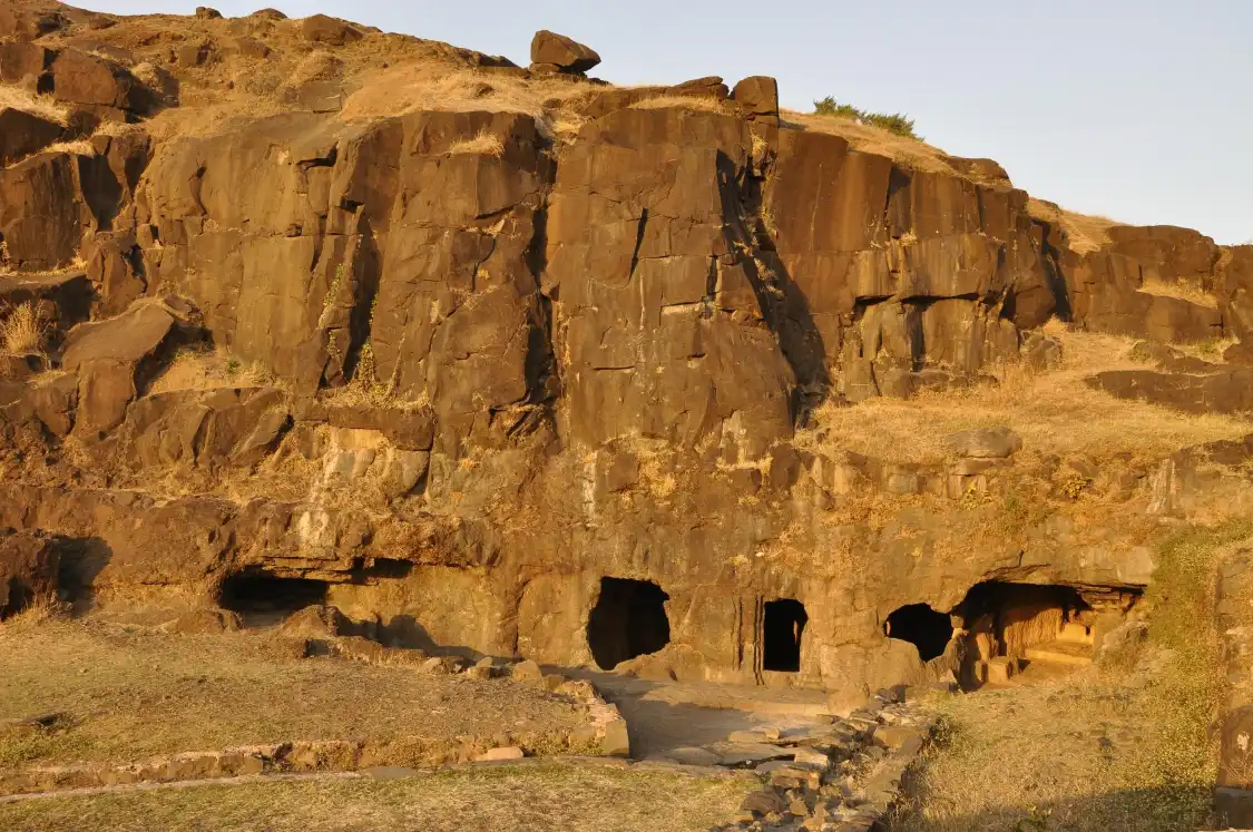 Hotels near Lohani caves