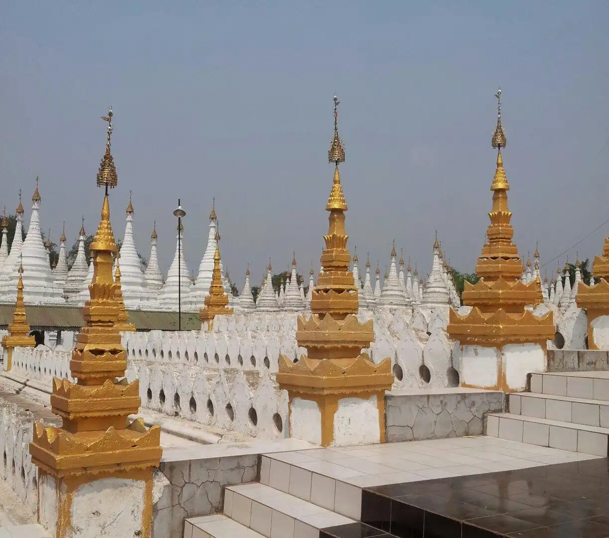 Hotels near Kusinara Pagoda