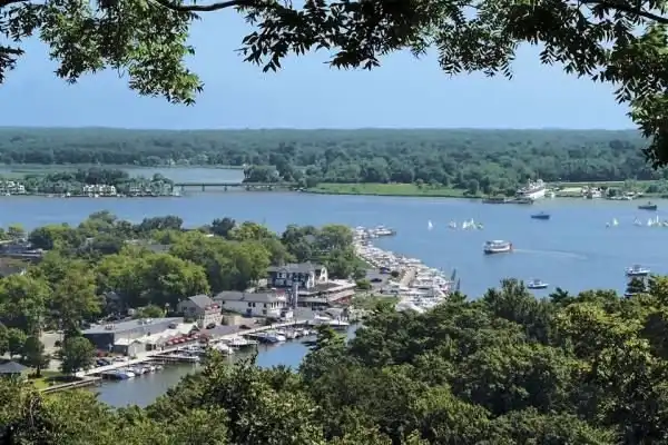 Hotels near Mt Baldhead Park Trail