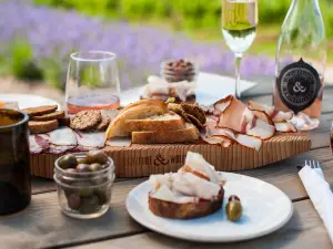 Lightfoot & Wolfville Vineyards