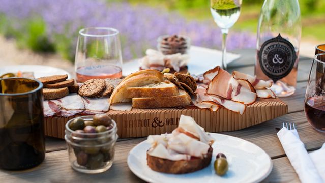 Lightfoot & Wolfville Vineyards