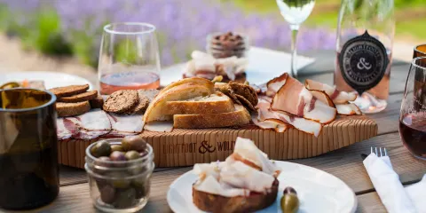 Lightfoot & Wolfville Vineyards