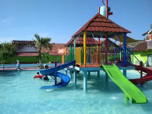 Wisata Waterboom Niagara Demak