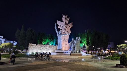 Đồng Khởi Park