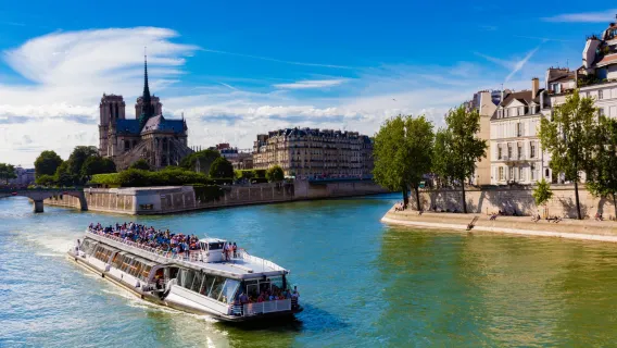 1-hour Seine River Bateaux Mouches Cruise Ticket in Paris + Audio Guide