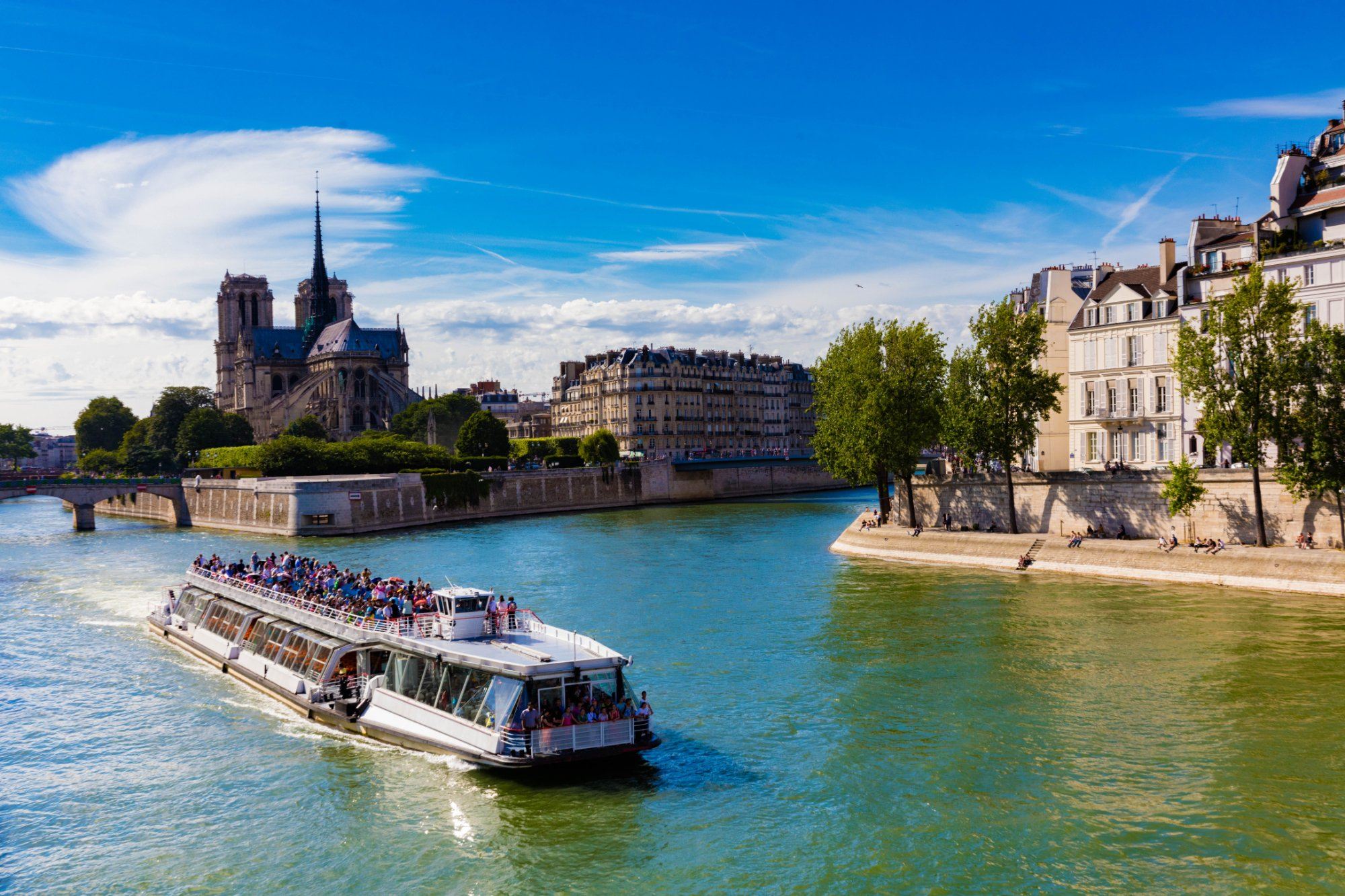 1-hour Seine River Bateaux Mouches Cruise Ticket in Paris + Audio Guide