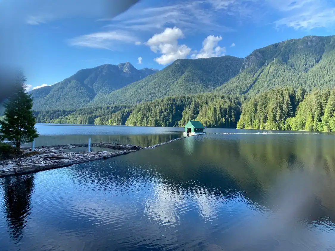 Hotels near Cleveland Dam