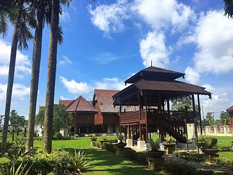 Hotel di Kampung Gajah