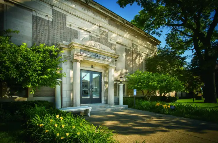 Hotel dekat Muskegon Museum of Art