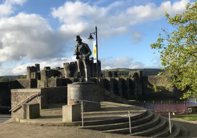 Tommy Cooper Statue