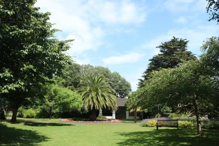 Hotels near Blenheim Gardens