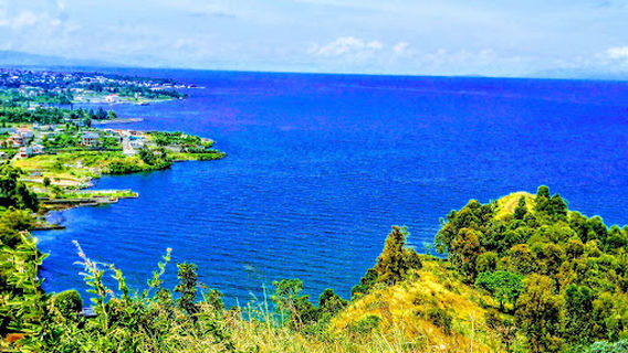 Bosco Lac (Chez les ambassadeurs)