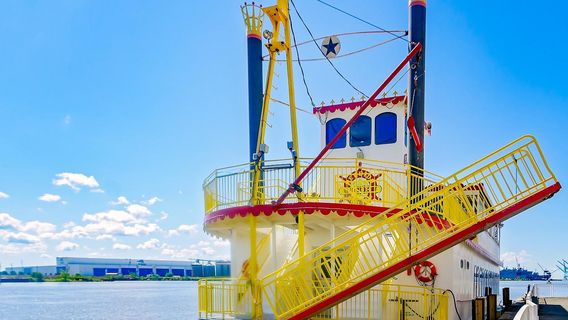 Perdido Queen Dinner Cruises and Events at Mobile, AL Waterfront
