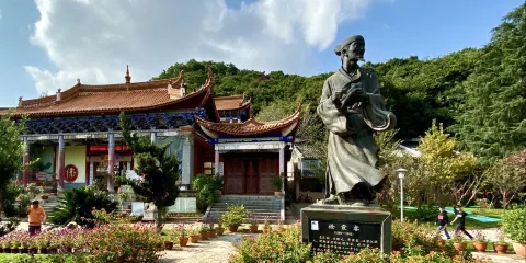 瀘西靈源寺