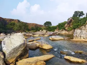 Dharhara Falls,Telwa bazar