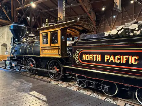 カリフォルニア州立鉄道博物館周辺のホテル