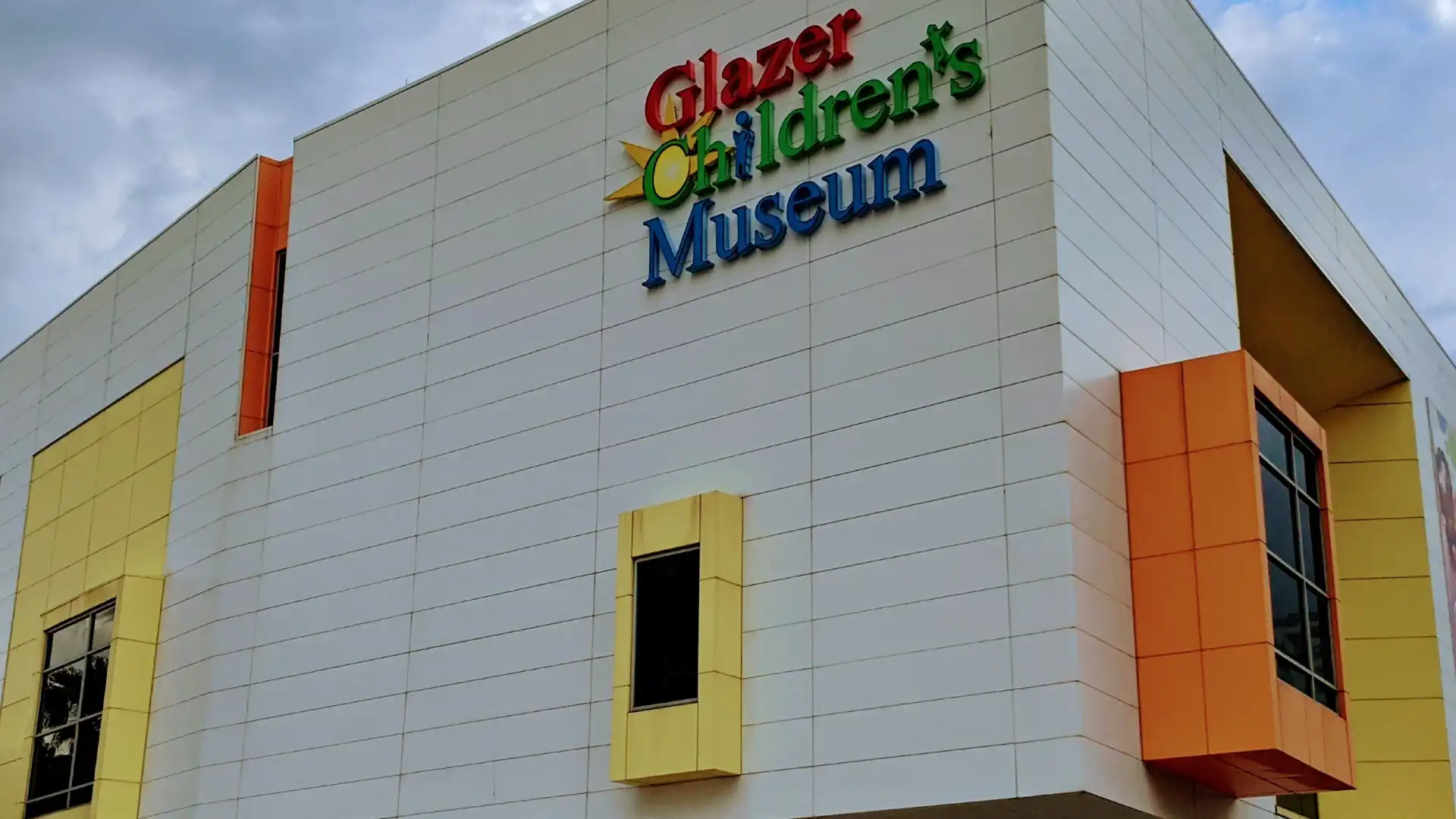 Hotels near Glazer Children's Museum