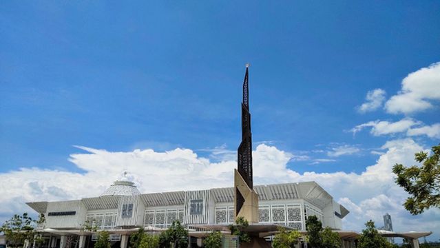 Raja Haji Fi Sabilillah Mosque