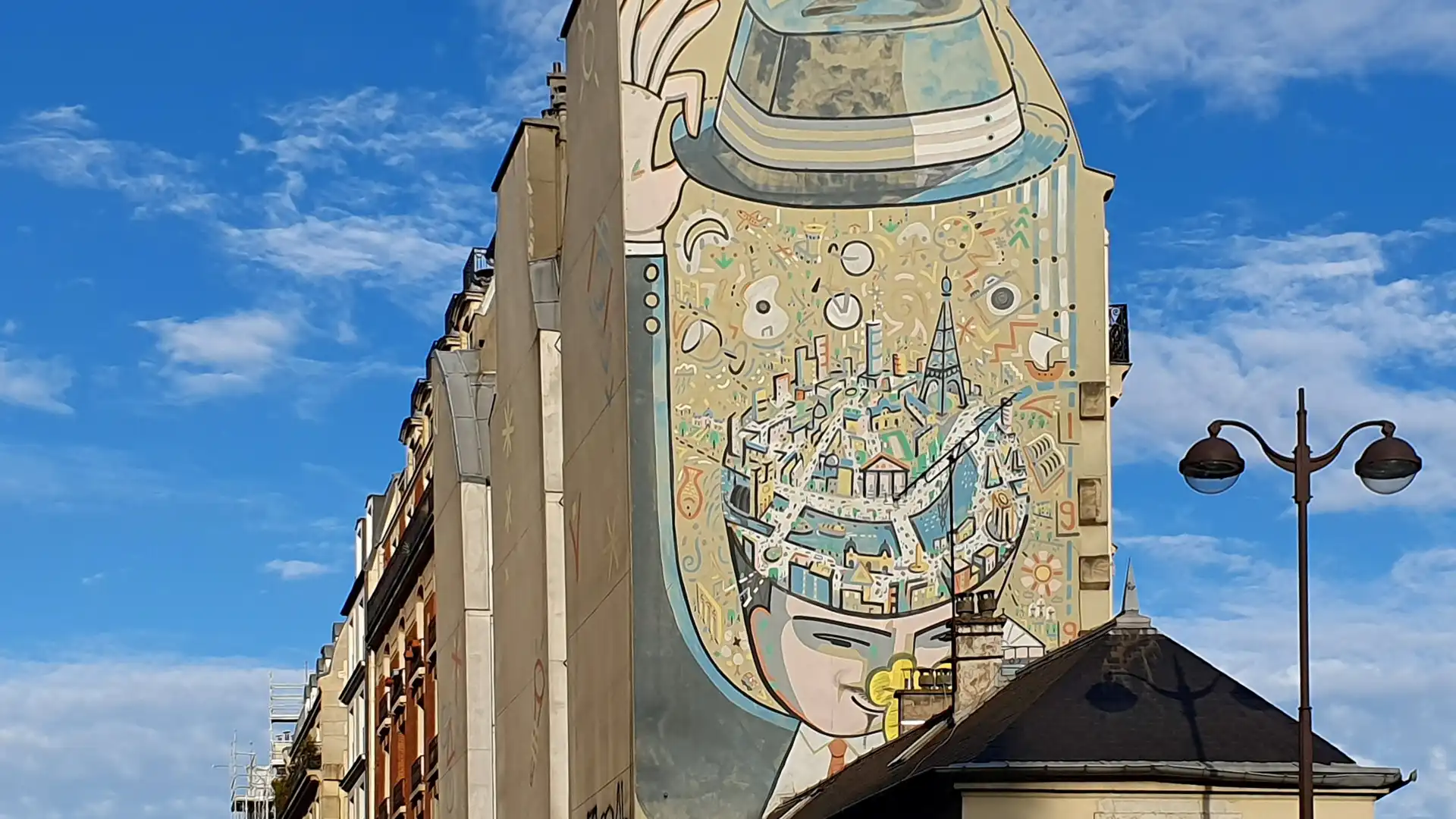 Hotels near Fresque < Paris dans la tete >