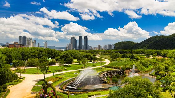 Taehwagang National Garden