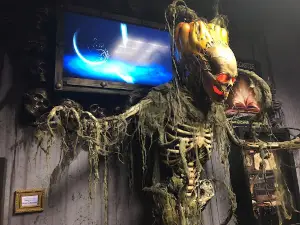 Sinister Tombs Haunted House