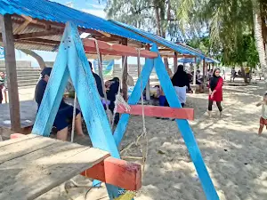 Objek Wisata Pantai Kayu Angin