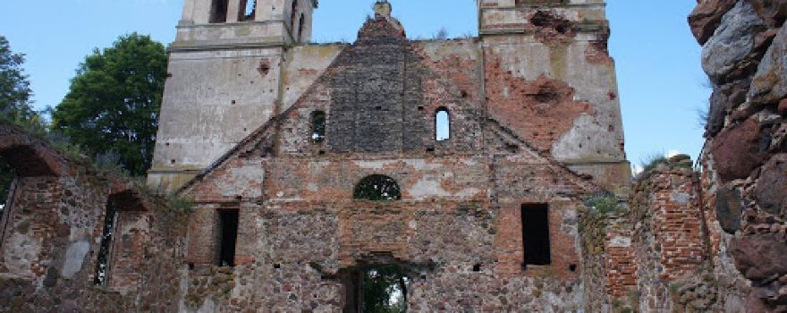 Bartninkai church ruins
