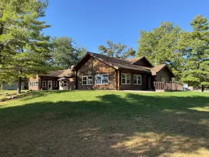 Davis Lodge