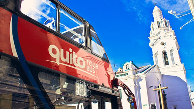 Quito Tour Bus / Bulevar Naciones Unidas