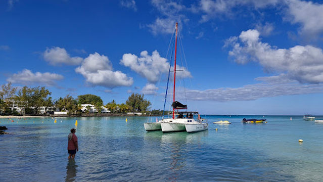 Babacool team,sailing trips( sortie en mer en multicoque dans le nord de l'île Maurice)