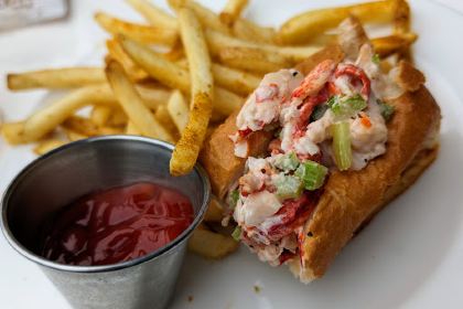 Hank’s Oyster Bar on the Wharf