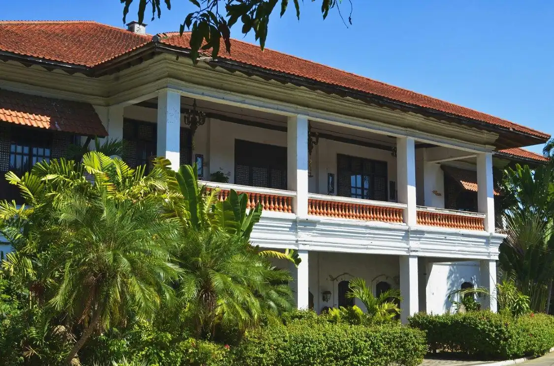 Hotels near Marcos Museum